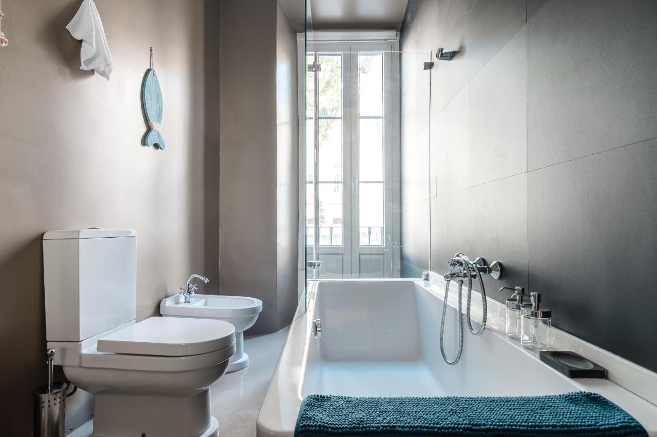 Elegant 3 Bedroom Flat With View In Principe Real * Lisboa